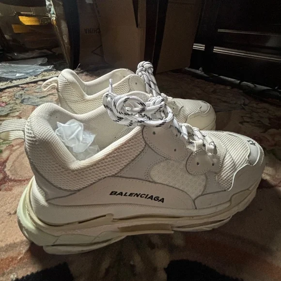 Balenciaga Triple S White Sneakers - Iconic Chunky Style - 43 - Picture 2 of 8